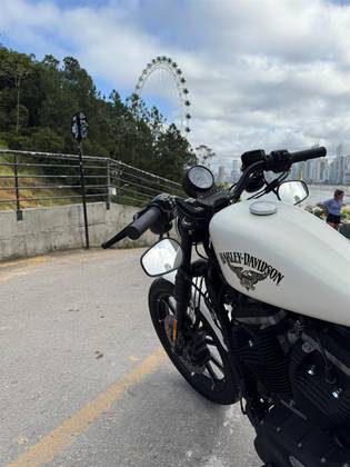 HARLEY-DAVIDSON SPORTSTER XL 883N IRON 